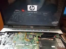 Ремонт ноутбука Hewlett Packard Pavilion Dv6700 нет подсветки , сломана петля